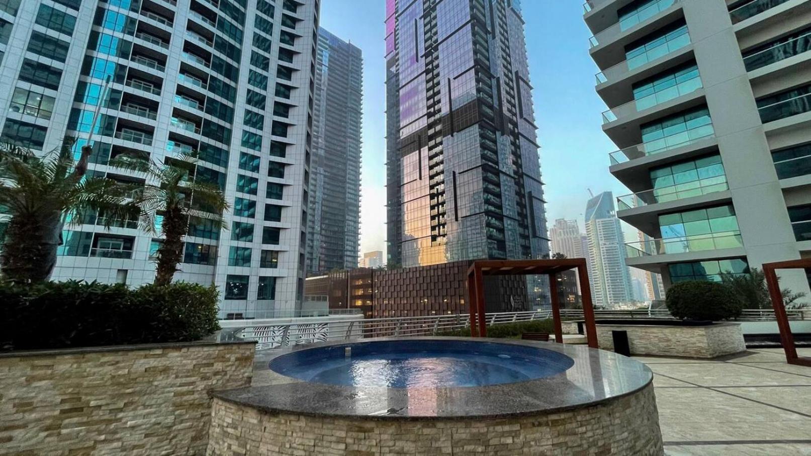 Sea & Palm View Elegant 1 Bedroom Apartment Dubai Exterior photo