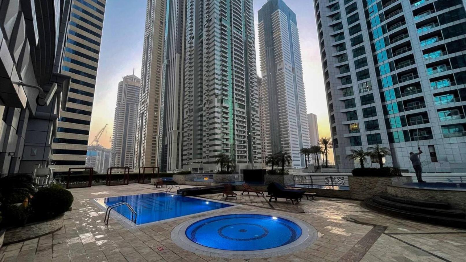 Sea & Palm View Elegant 1 Bedroom Apartment Dubai Exterior photo